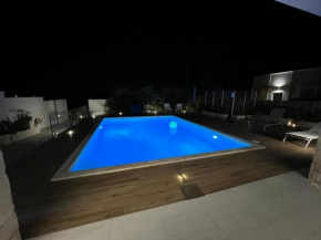 Il marchese in piscina